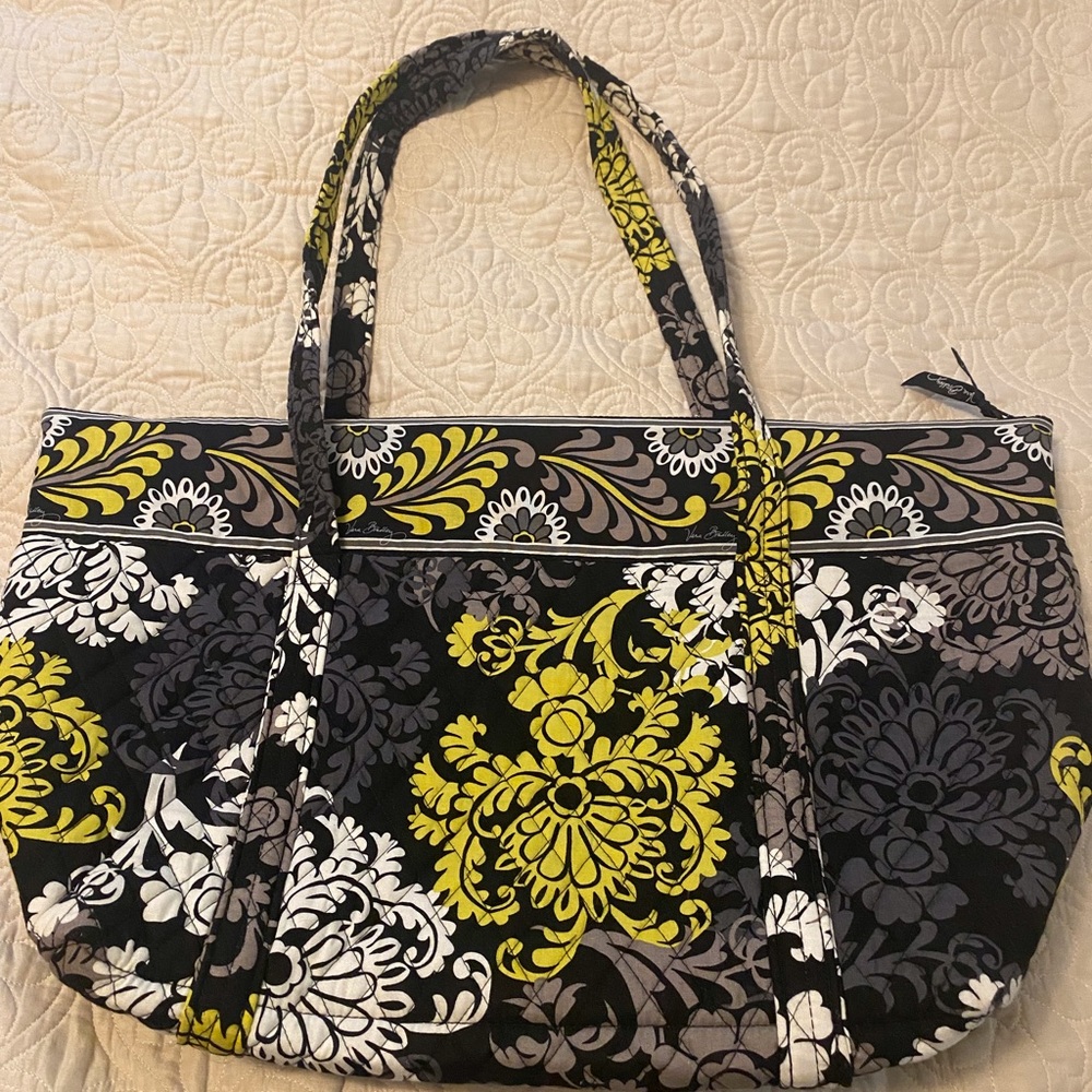 Vera Bradley Tote. New photos.  Great deal!!
